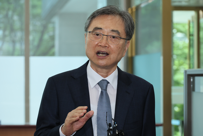 Foreign Minister Cho Hyun