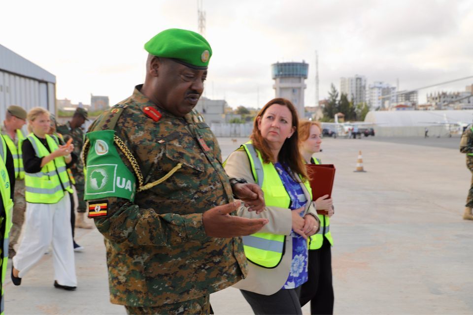 UK Minister for Development and Africa Kirsty McNeill with AUSSOM Force Commander Lieutenant General Sam Kavuma during her visit to UNSOS in Mogadishu