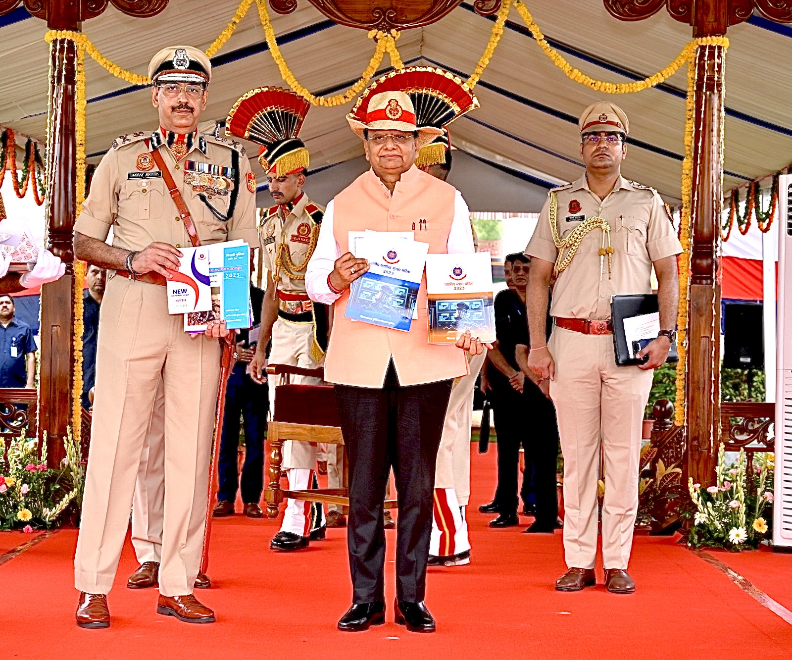 5 Referral Books on 3 Criminal Laws for IOs Released by the LG of Delhi