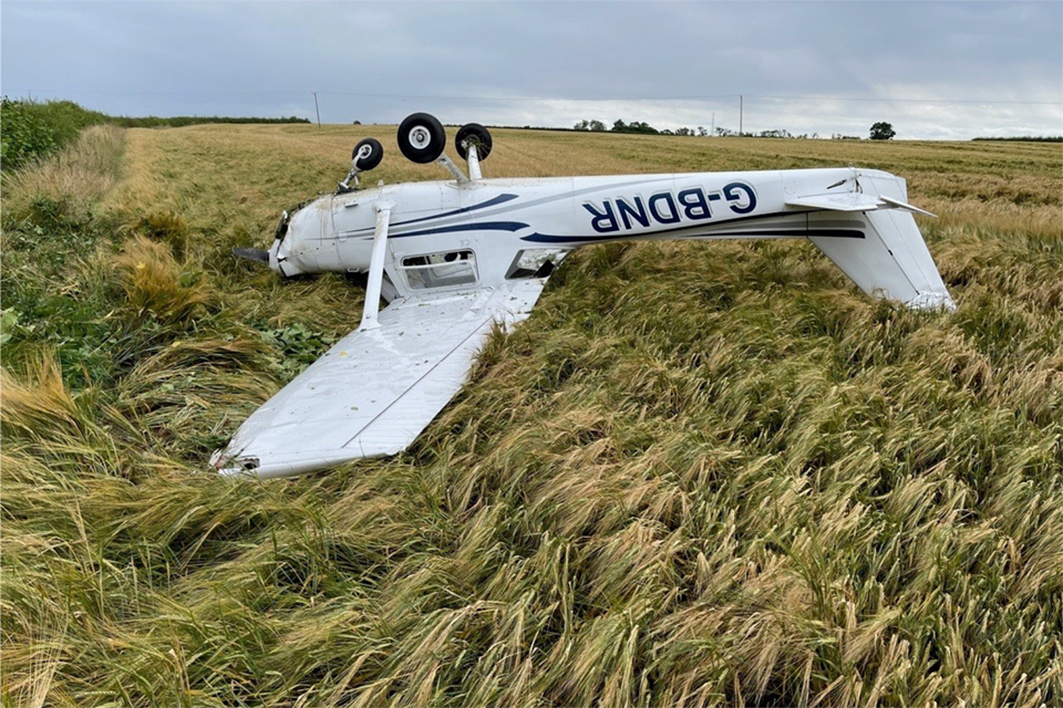 AAIB Report: Reims Cessna FRA150M (G-BDNR), Engine Failure Due to Failure of Cylinder Retention Stud