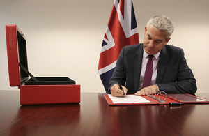 Brexit Secretary Signs Order to Scrap 1972 Brussels Act - Ending All EU Law in the UK