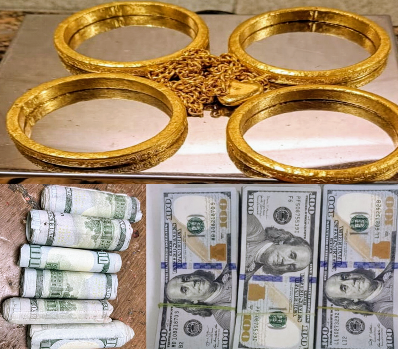 Customs Seized 1.65 kg of Gold and  84 Lakhs of Foreign Currency at Mumbai Airport