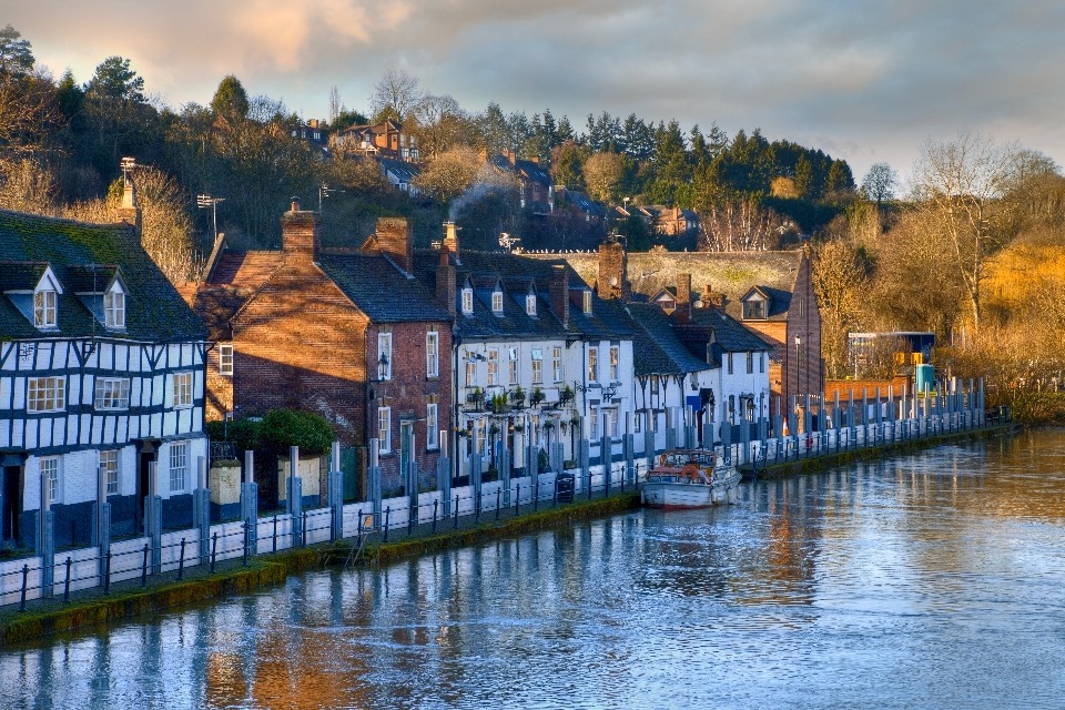 Government to Build Over 1,000 Flood Schemes Across the Country