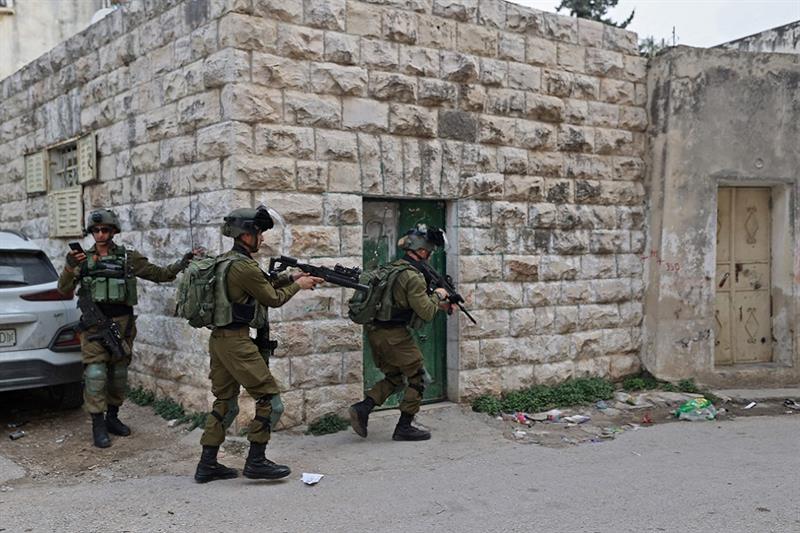 IDF Protecting Streets in Judea and Samaria