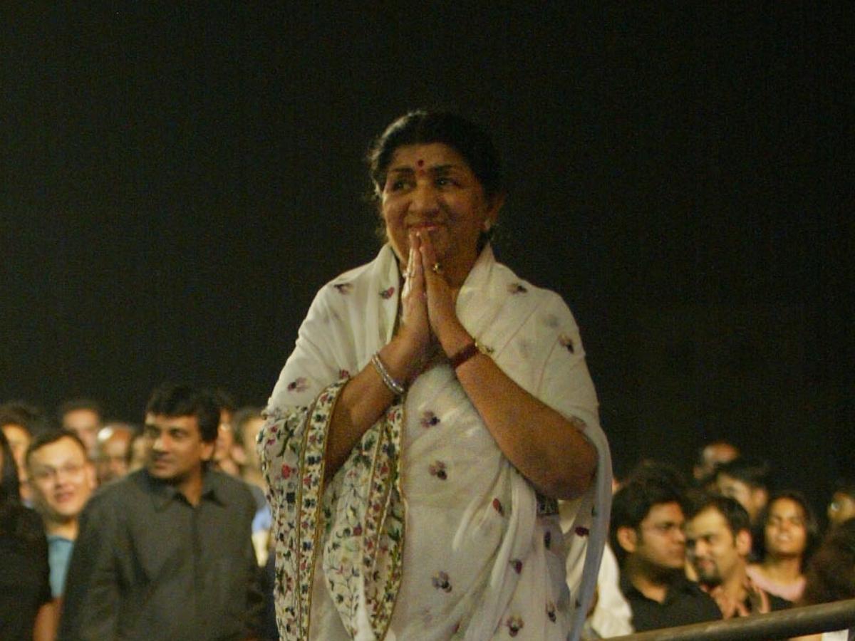 Lata Mangeshkar Known as the 'Nightingale' and Voice of Bollywood Dies Aged 92