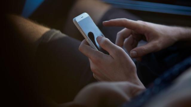 Mobile Phone Use to be Banned in Schools in England