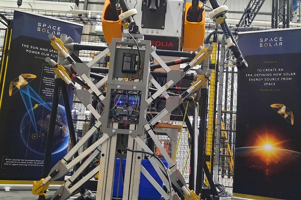 AlbaTRUSS Single Transporter at UKAEA's Culham Campus - Image Credit: Space Solar