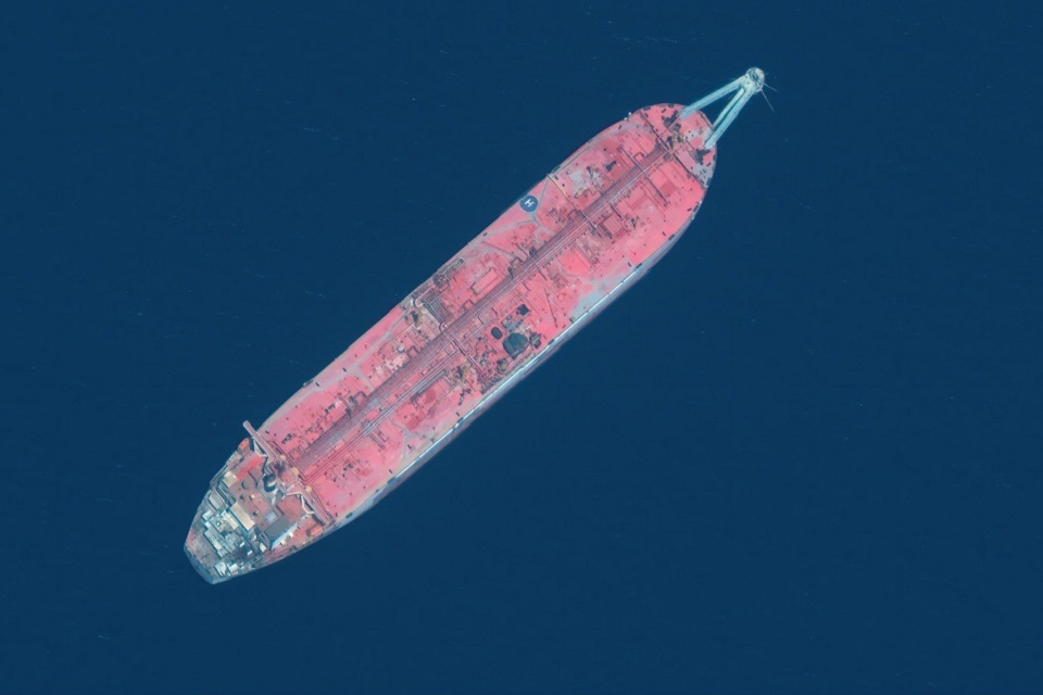 UK Unlocks Funding for Operation to Avert Major Oil Spill from Red Sea Tanker