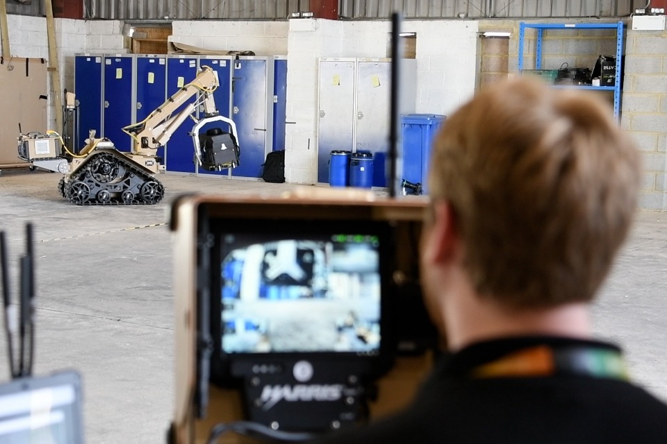Operator demonstrates the capabilities of X-ray robot